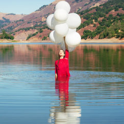 Wonderful Journey robe rouge red dress- Aurélia Faudot - photographe - zoom