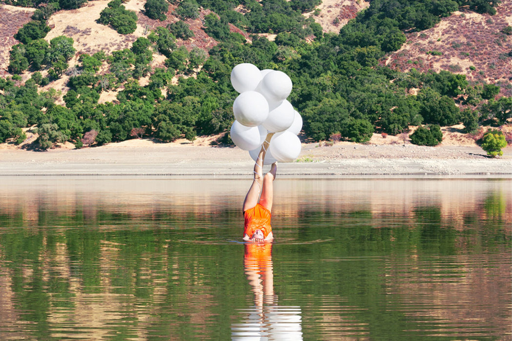 Wonderful Journey robe orange dress- Aurélia Faudot - photographe - zoom