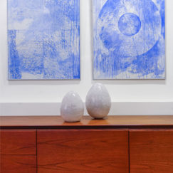 Grand Bleu 10 - large blue - M.Cohen - peinture papier - mise en scène diptyque