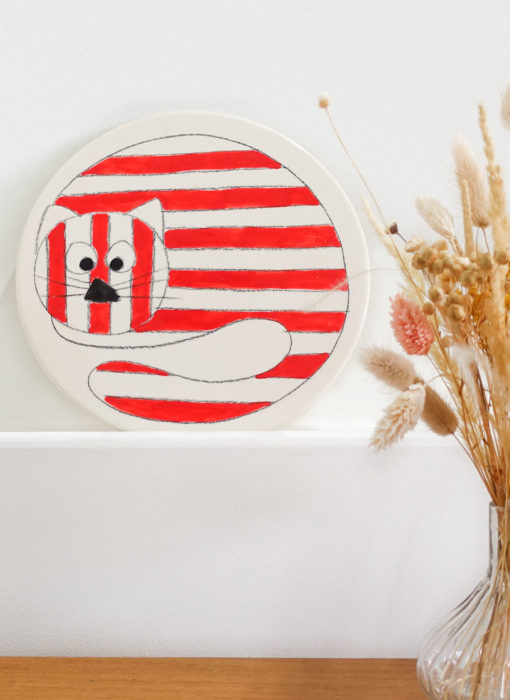 Chat Rouge Céramique - Red Cat ceramic - Cécile Colombo - dessous de plat en céramique - mise en situation