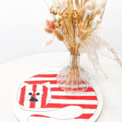Chat Rouge Céramique - Red Cat ceramic - Cécile Colombo - dessous de plat en céramique - detail