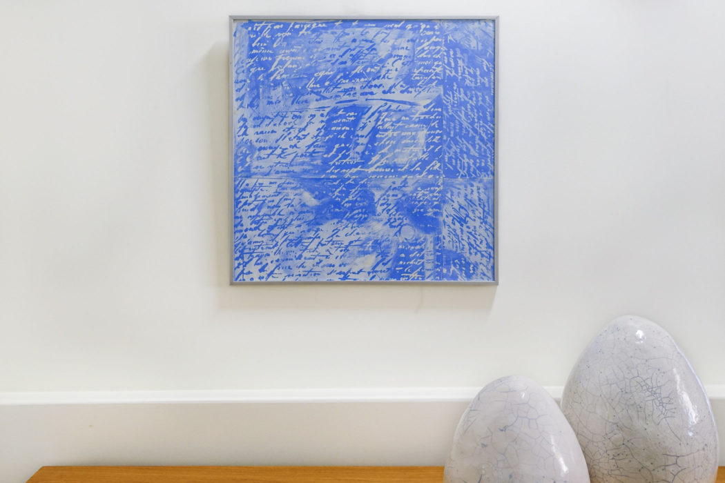 Grand Bleu 17 - large blue - M.Cohen - peinture papier - mise en situation