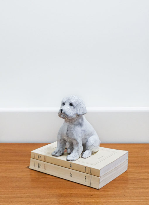 Chiot assis 1 - sitting puppy 1 ceramic - Bennie - céramique contemporaine - de coté