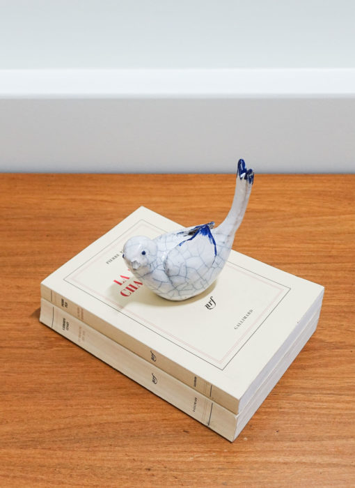 Oiseau 2 - Bird 2 ceramic - Bennie - céramique contemporaine - mise en situation 