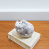 Ourson Sur Le Dos - Teddy Bear On The Back ceramic - Bennie - céramique contemporaine - mise en situation