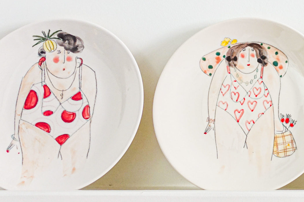 Lot 4 assiettes 2 - Set of 4 bathers' plates 2 - Colombo - céramique - détail