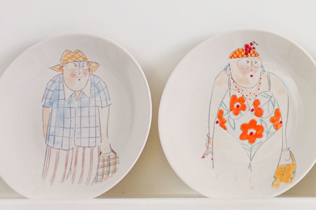 Lot 4 assiettes 3 - Set of 4 bathers' plates 3 - Colombo - céramique - détail