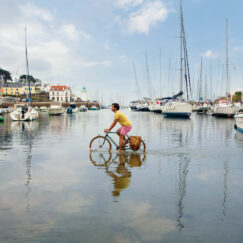 Vélo sur l'eau - cycling on water - Aurélia Faudot - photographie - détouré