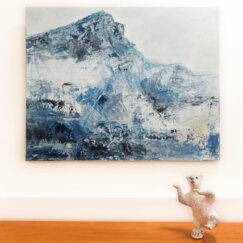 Montagne Sainte Victoire dans la brume - Sainte Victoire mountain in the mist - Clotilde Philipon - peinture acrylique sur toile - mise en situation 