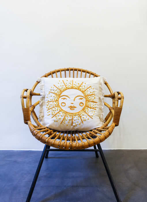 Coussin brodé soleil, Sun embroidered cushion, Maison Bonjour - Mise en situation