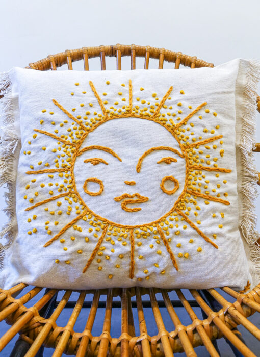 Coussin brodé soleil, Sun embroidered cushion, Maison Bonjour - détail