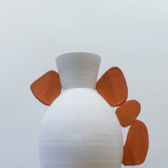 Vase à galets terracotta, Maison Bonjour, linda Fina, céramiste contemporain, profil