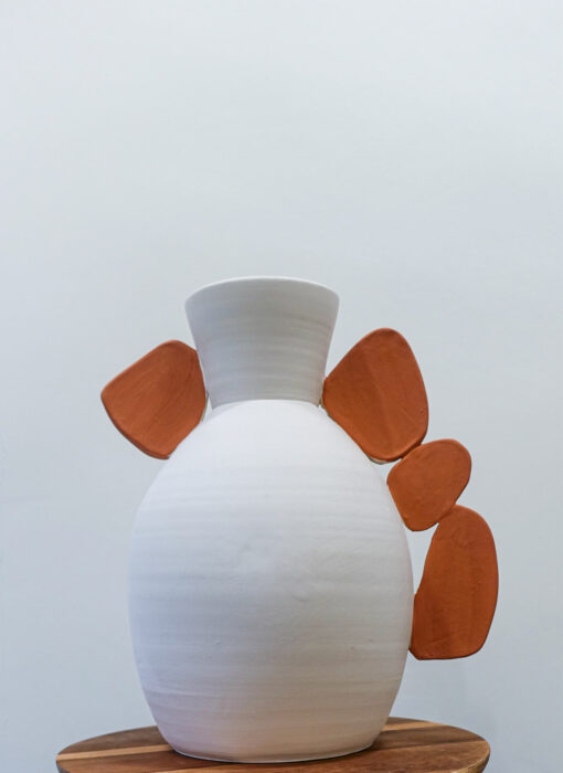 Vase à galets terracotta, Maison Bonjour, linda Fina, céramiste contemporain, profil