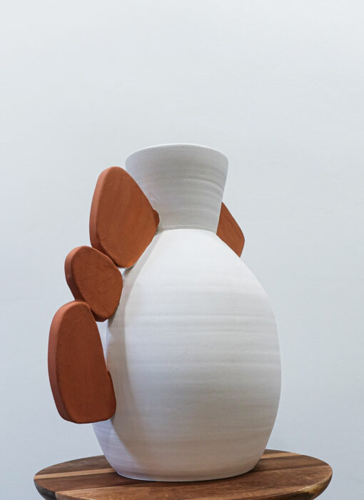 Vase à galets terracotta, Maison Bonjour, linda Fina, céramiste contemporain, côté