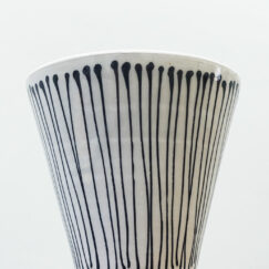 Vase rayé, Maison Bonjour, linda Fina, céramiste contemporain, zoom