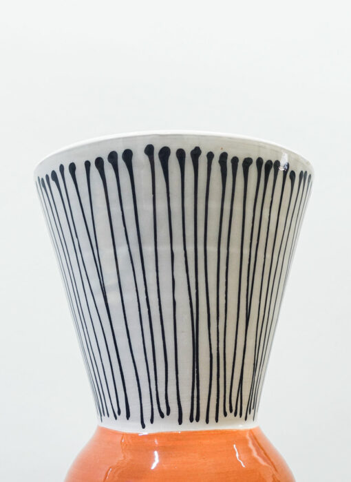Vase rayé, Maison Bonjour, linda Fina, céramiste contemporain, zoom